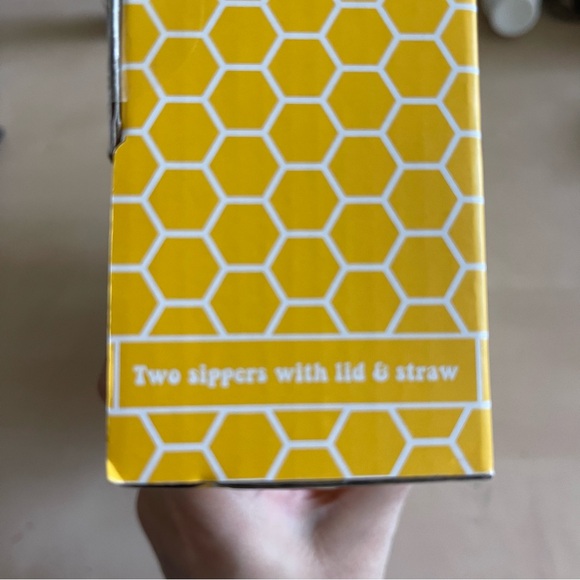 Glass bee sippers with lids and straws - Picture 4 of 7